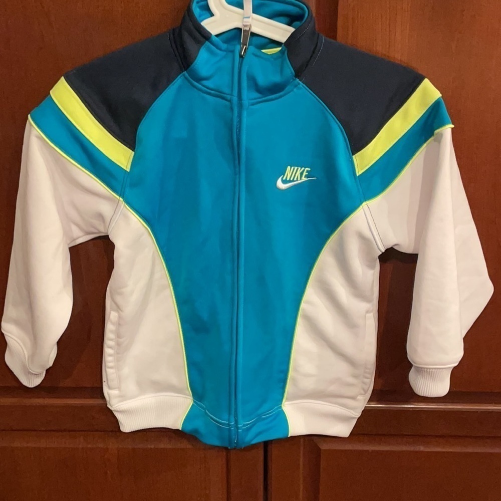 🤗🤗- Nike jacket for boy size 6